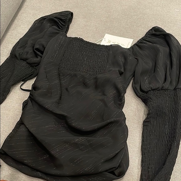 Wayf Black Top with Puff Sleeves - Picture 5 of 5